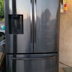 SAMSUNG REFRIGERATOR 27 CUBIC FEET BLACK STAINLESS STEEL ICE MAKER DOES NOT WORK ANYMORE!