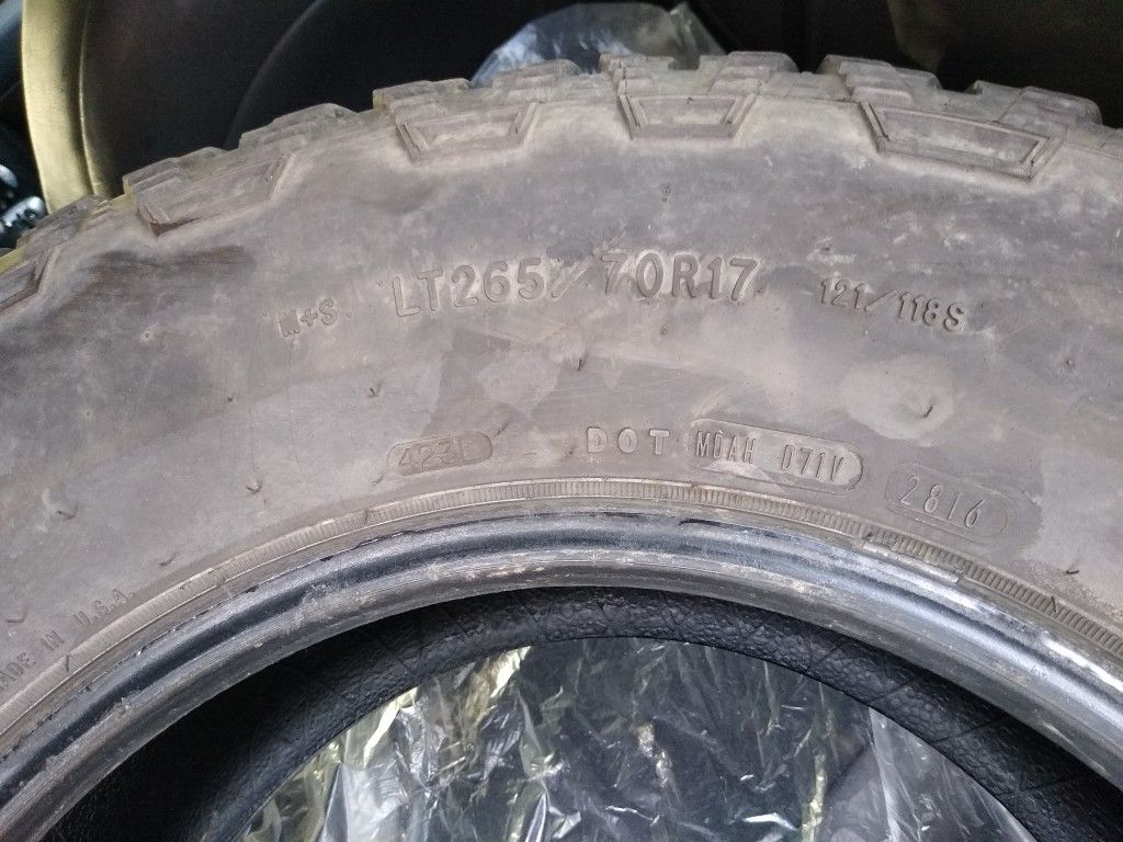 Lt 265 70 R17