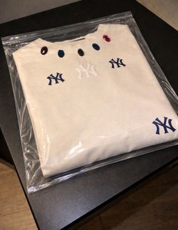 NY YANKEE 1 OF 1 PATCHED CROPPED T-SHIRT