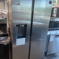 Counter Depth Side-by-Side Refrigerator • 22 cu. ft. Total Capacity • 14.6 cu.ft. Fresh Food Capacity • 7.4 cu.ft. Freezer Capacity • 