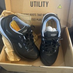 Keen women’s work shoe /NEW