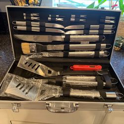 BBQ Grill Tool Set in Aluminum Carrying Case – Like New