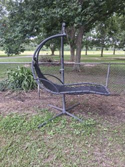 Outdoor swinging chair