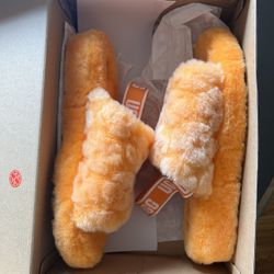 Ugg Slides/slippers
