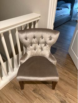 Contemporary accent chair