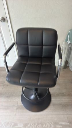 chair black and chrome