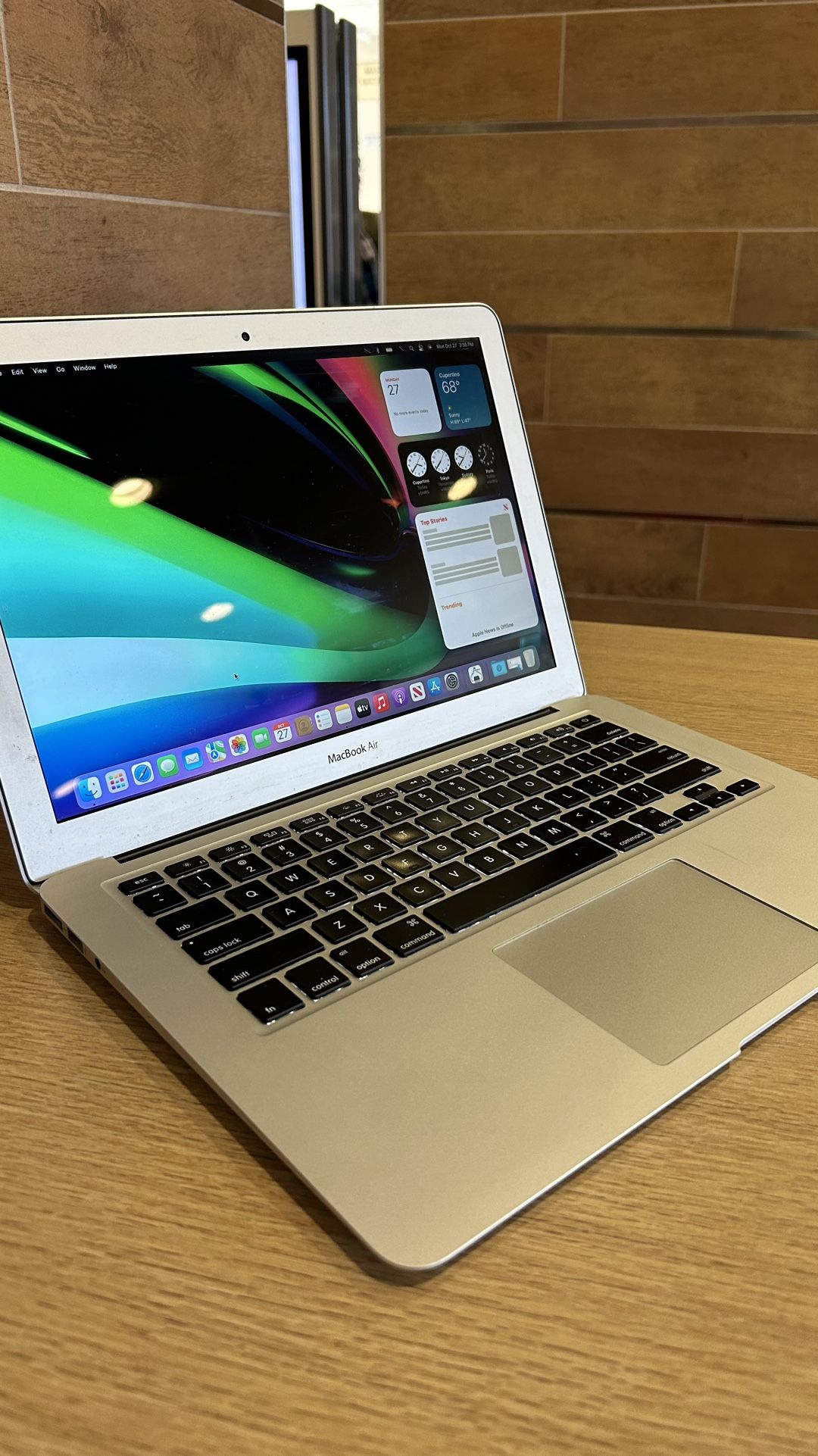 Apple MacBook Air 13” I5/8GB/256GB SSD $200