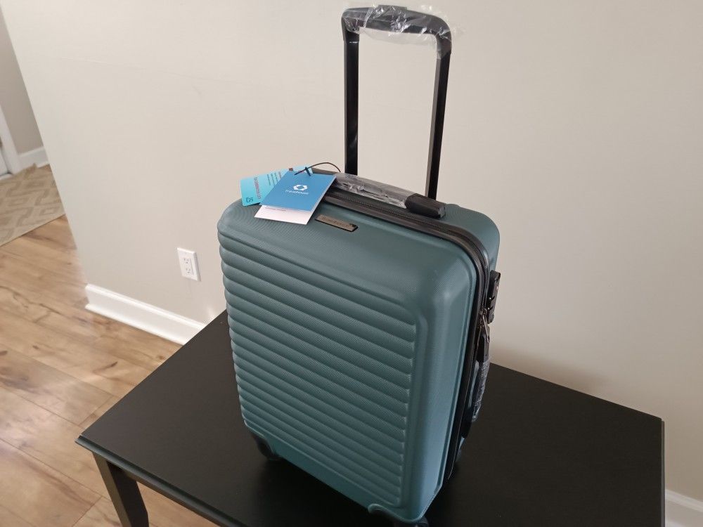 Luggage New 22 inch Green