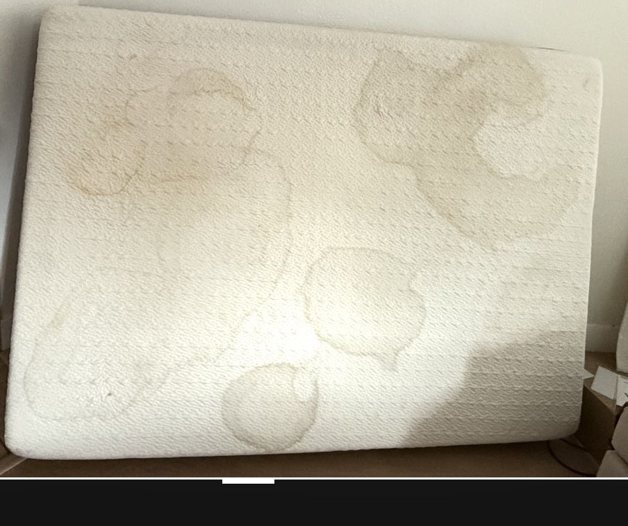 Cool Gel, Memory Foam Full Size Mattress. It’s all water stains or I would not have posted it here.