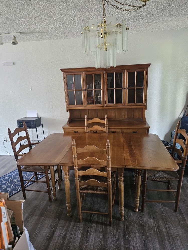 Table Hutch. 250 Portsble Hot Tub 400