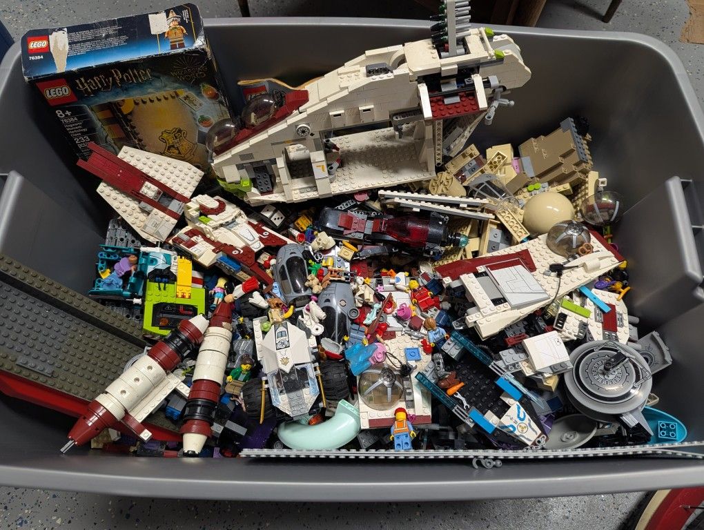 52 Lbs Legos - Star Wars, Harry Potter, Ninjago, and More