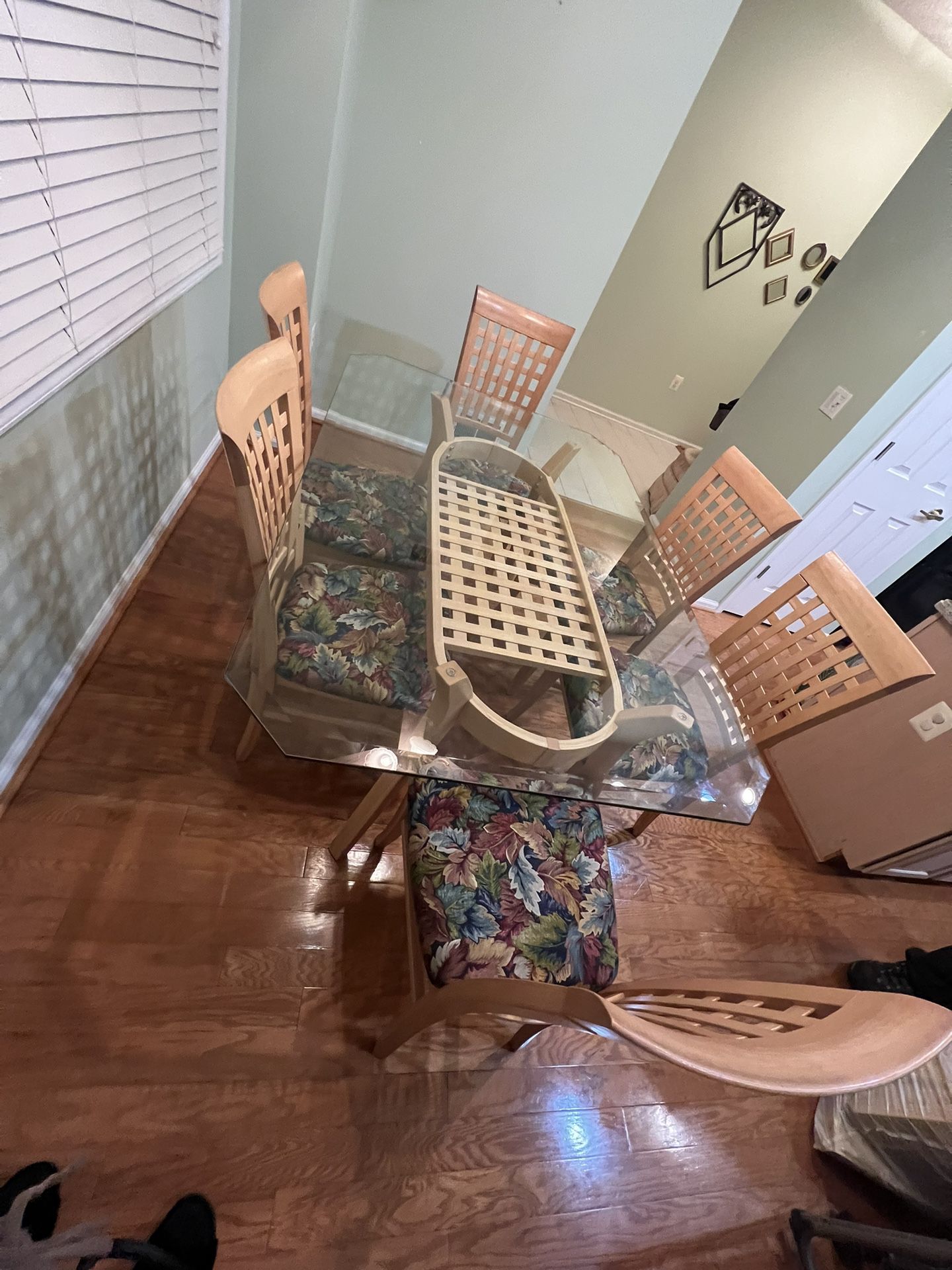 Kitchen / Dining Table With 6 Chairs 