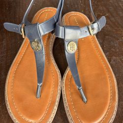 Tommy Hilfiger Womens Bennia Thong Sandals Navy Studded Monogram Logo Sz 9  1.2M