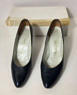 Women's Shoes - Vintage Stanley Philpson Designer Collection Navy Leather Pumps Heels Size 9