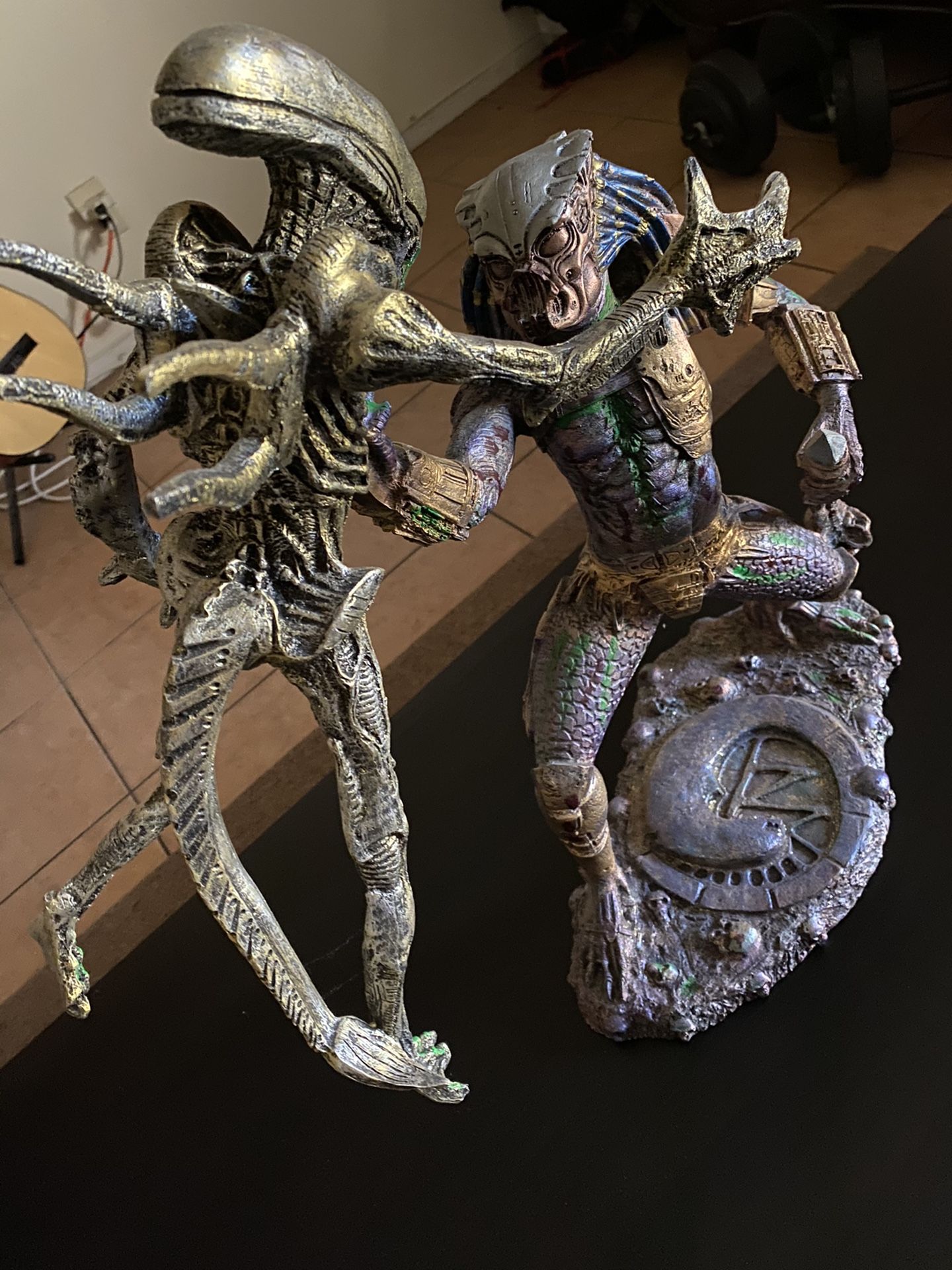 Alien vs Predator statue for Sale in Chino, CA OfferUp