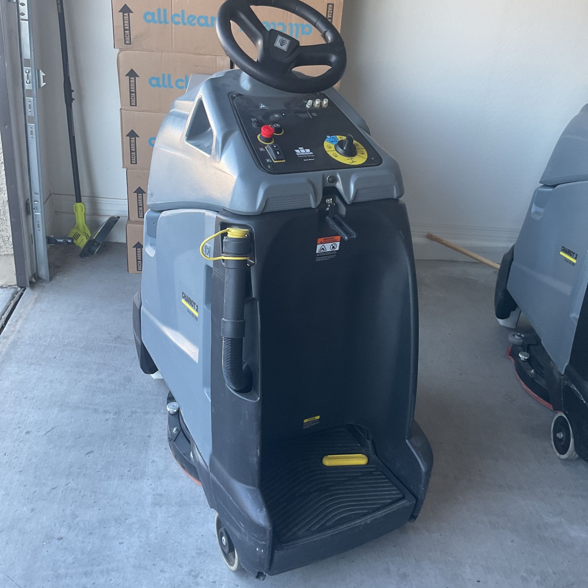 CHARIOT™ 2 ISCRUB 20 DELUXE, 20" FLOOR SCRUBBER, 10 GALLON, LITHIUM