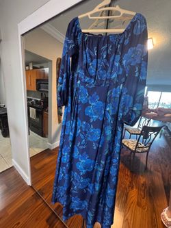 Amazing maxi dress with opened shoulders size M
