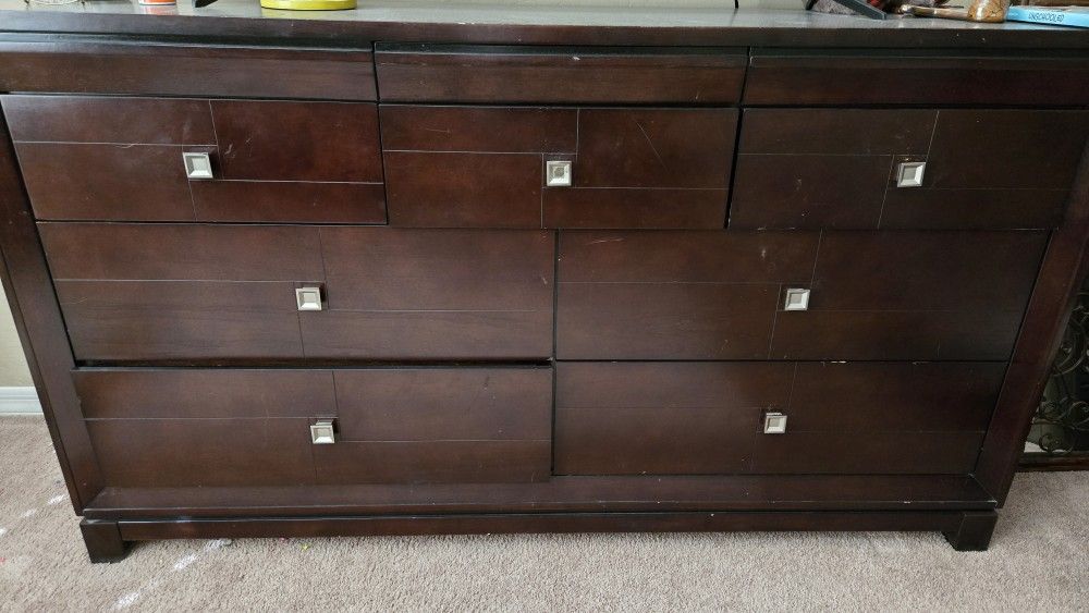 Dresser