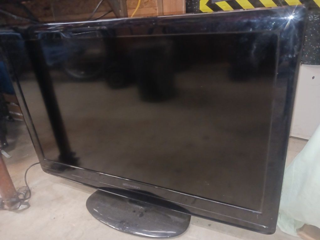 Emerson LCD 42" TV