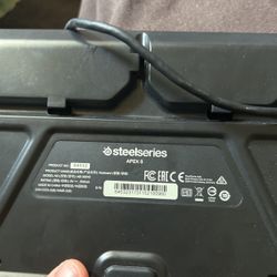 Steel series Apex 5 Gaming keyboard 