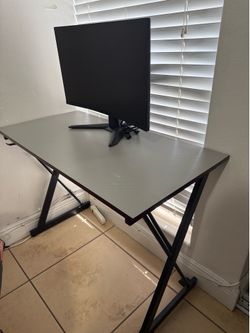 MSI 32” Curved Monitor + Desk – Great Condition