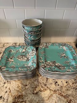 23 Piece Turquoise Plate/bowl set!