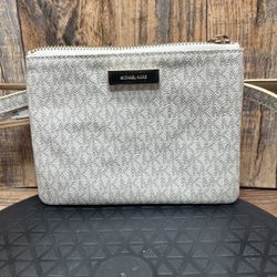 NEW Michael Kors MK Travel Belt Bag Authentic Adjustable Strap Pack