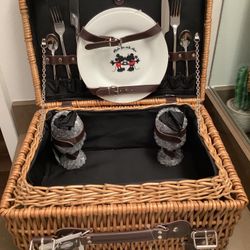 Mickey & Minnie Mouse Silhouette Champion Picnic Basket