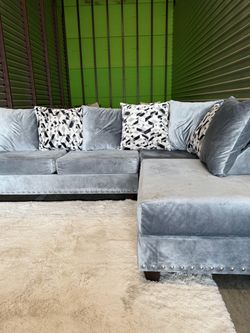 Good sectional couch sofa (DELIVERY AVAILABLE)