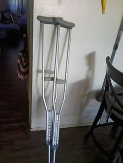 Adjustable crutches