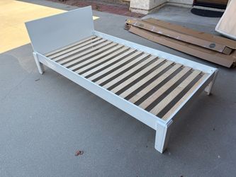 Twin Bed  (no mattress)