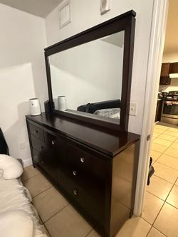 Dresser / Cómoda de Madera con Espejo y Almacenamiento Oculto de Joyería