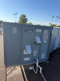 Amana Rooftop Commercial AC Unit