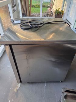 Congelador comercial bajo mesa