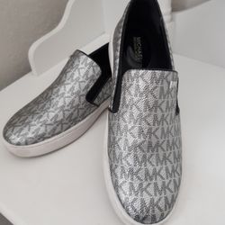 BASICALLY NEW MK SLIP ON SHOES, WORN ONCE IN EXCELLENT CONDITION, SIZE 6.5