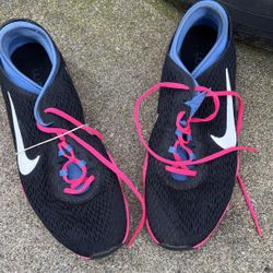 Nike Tennis Shoes For Women Size 9 Ready For Long Distance Runs 