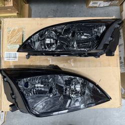 Headlights For 2005 To 2007 Ford Focus; Smoked Lens Clear Corners./ Luces Aumadas 