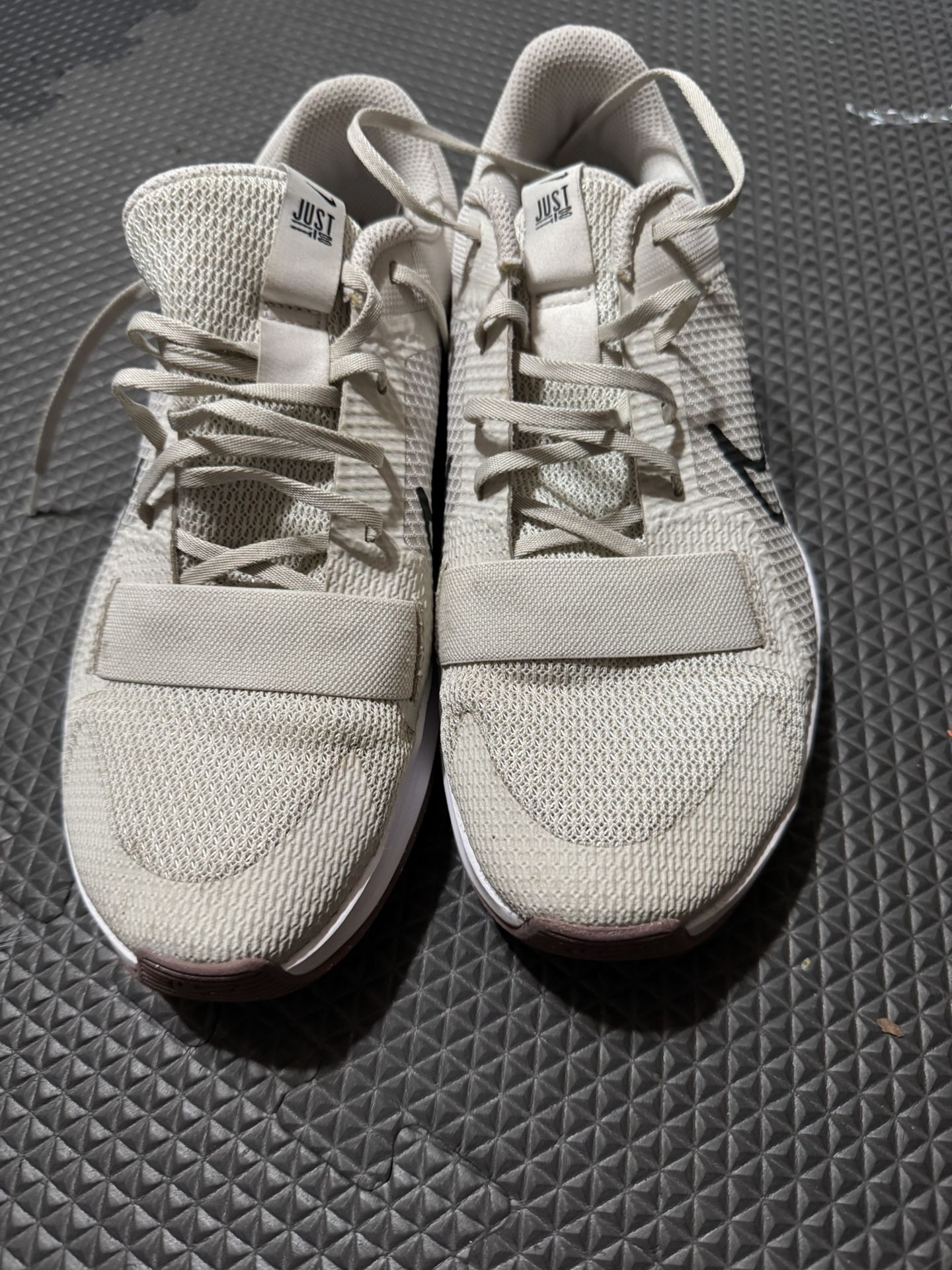Nike(WMNS) MC Trainer 2 'Light Bone Smokey