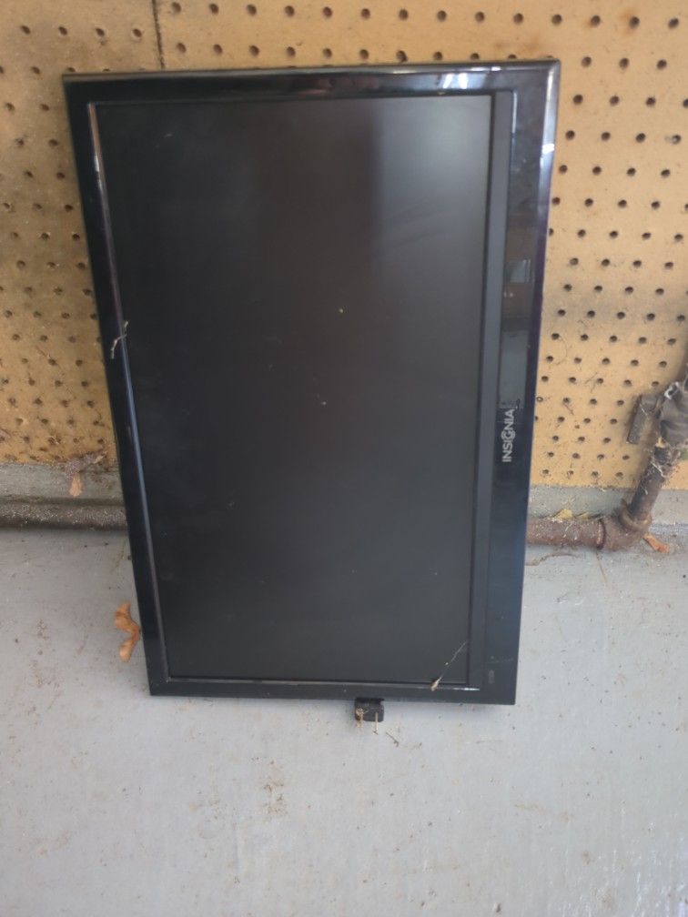 20 Inch TV With Wall Mount