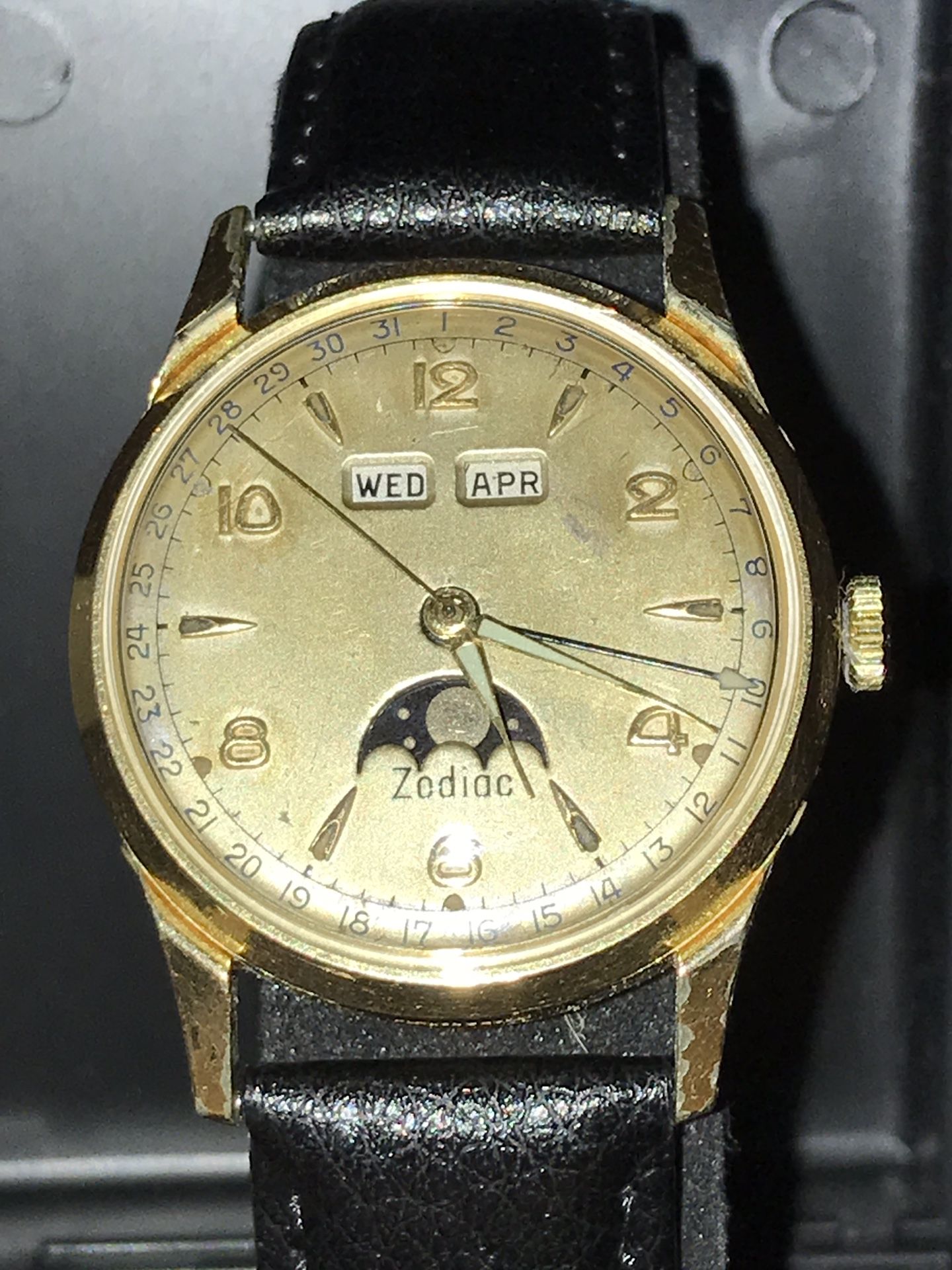 Vintage Zodiac Triple Date Moonphase Manual Wind Watch