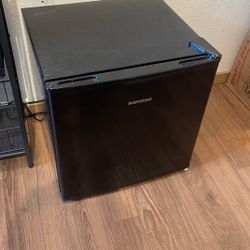 Bangson Mini Freezer – Excellent Condition!