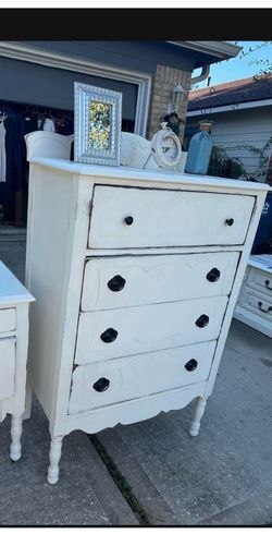 Vintage chest of drawers