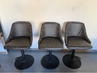 3 Barstools