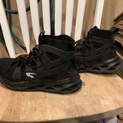 Work boots with steel toes. Size: 8