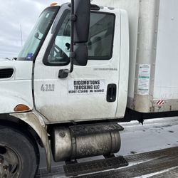 2005 International 4300 DT466