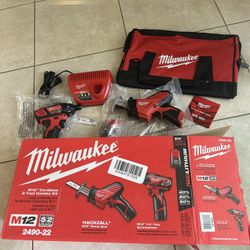 MILWAUKEEM12 12V Lithium-Ion Cordless Screwdriver/HACKZALL Combo Kit (2-Tool) with Two 1.5 Ah Batteries, Charger and Tool Bag