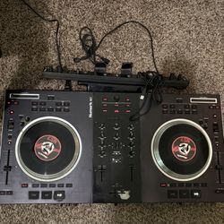 Numark NS7 DJ Turntables 