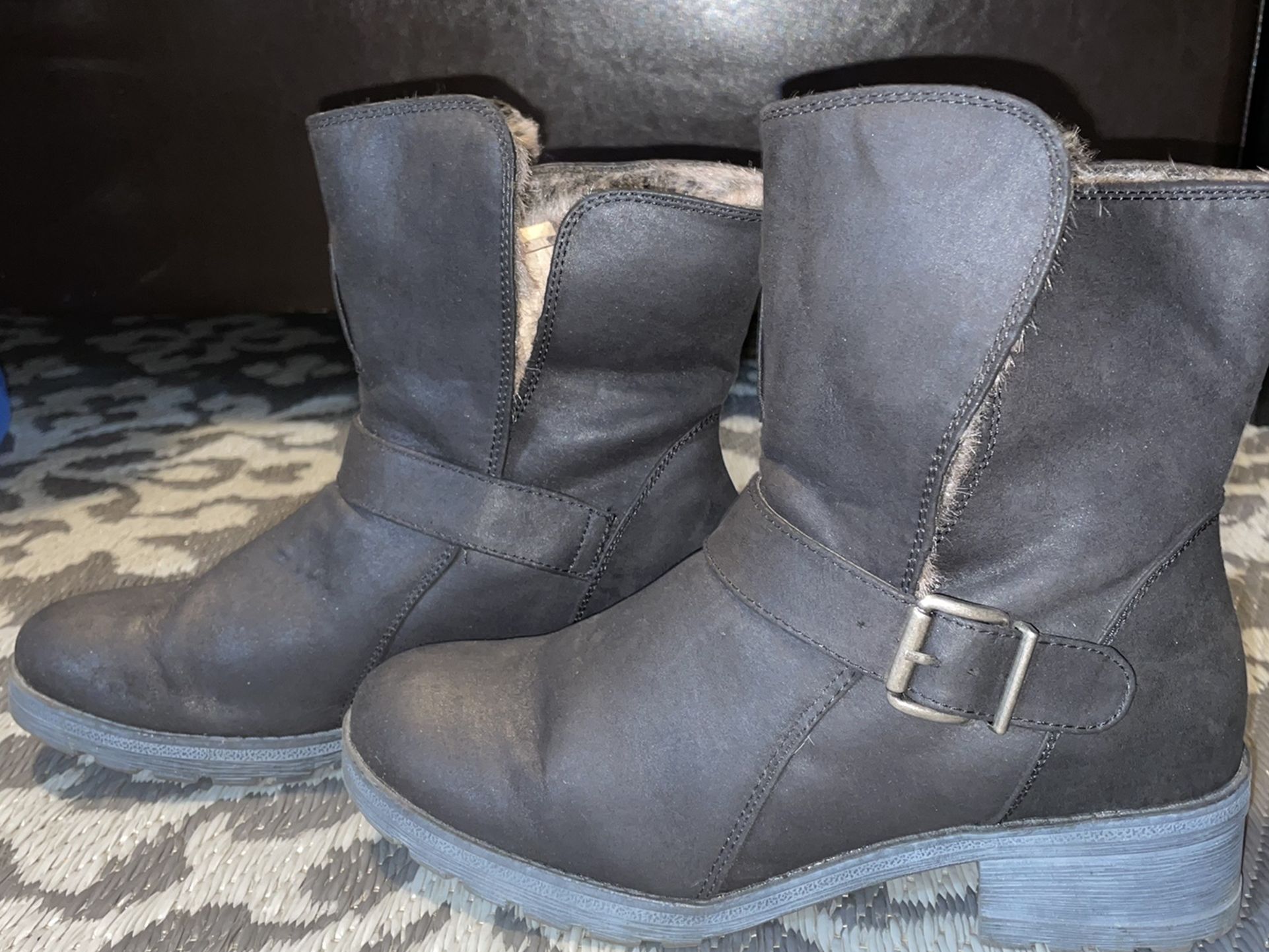 Faux Fur & Leather Black Boots $15 (Super Confortable & Cozy 8.5 W)