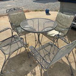 Wrought Iron Table W 4 Chairs 