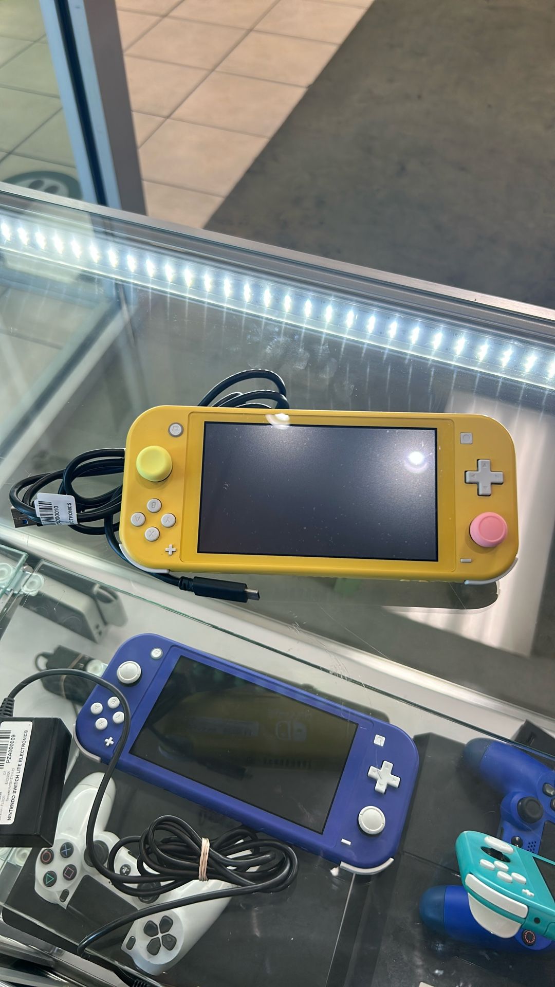 NINTENDO SWITCH LITE 